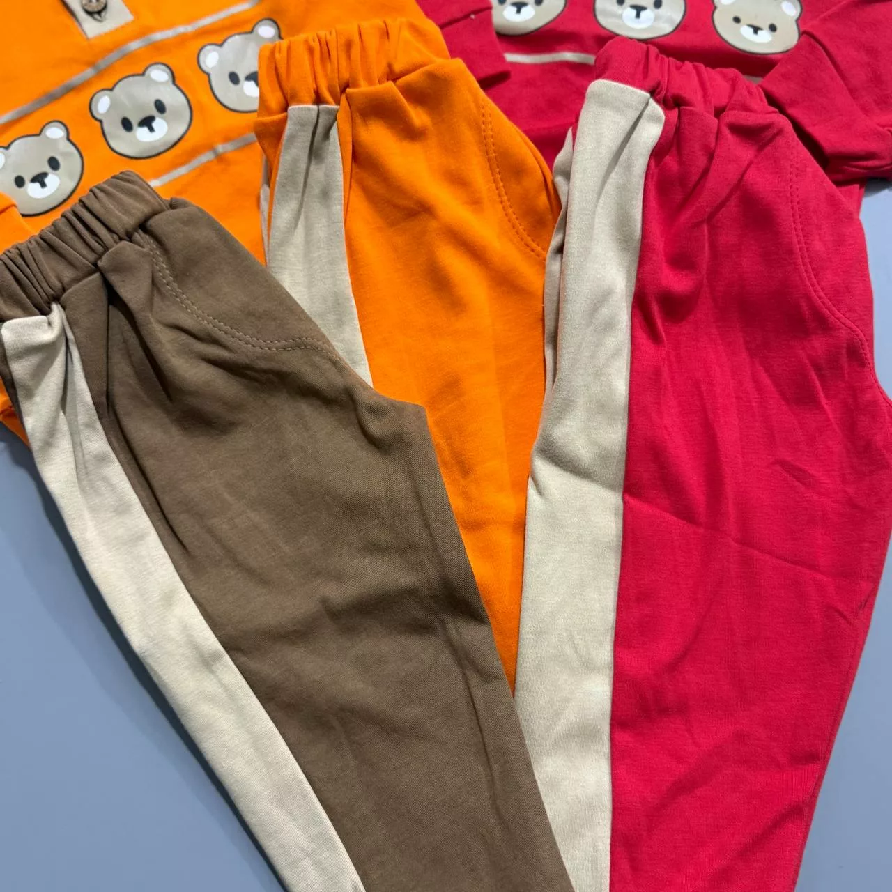 بلوز شلوار یقه دار سه کله خرس سایز 35،40 کد 5749