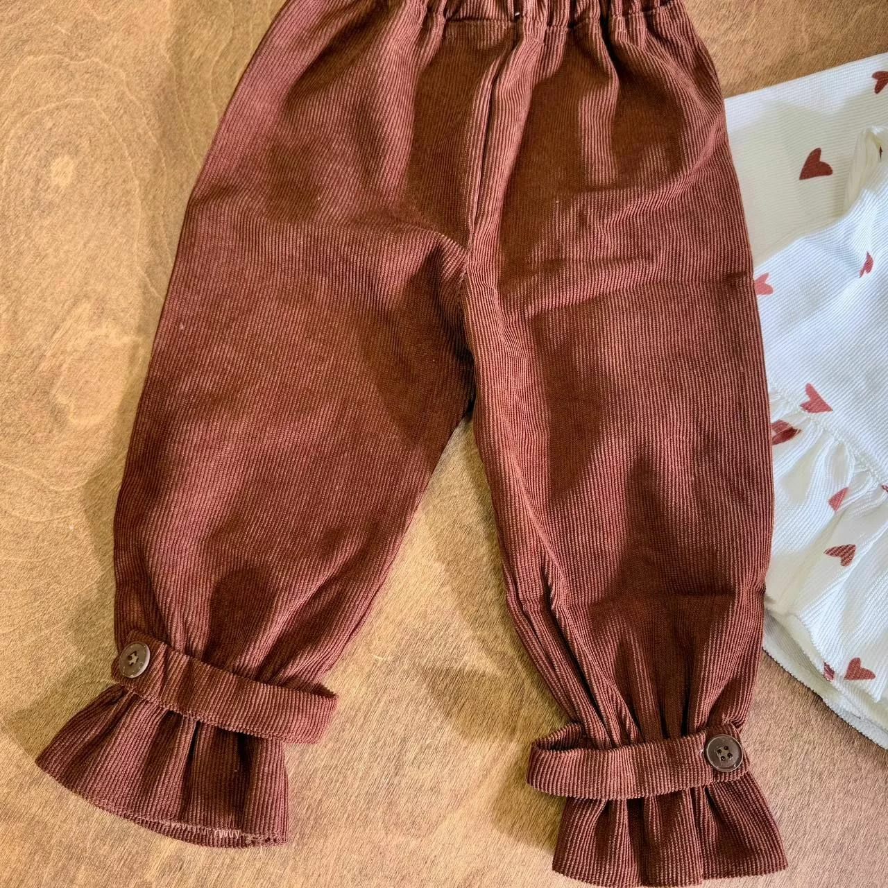 مانتو شلوار مخمل هددار قلبی سفید کد ۵۸۰۲