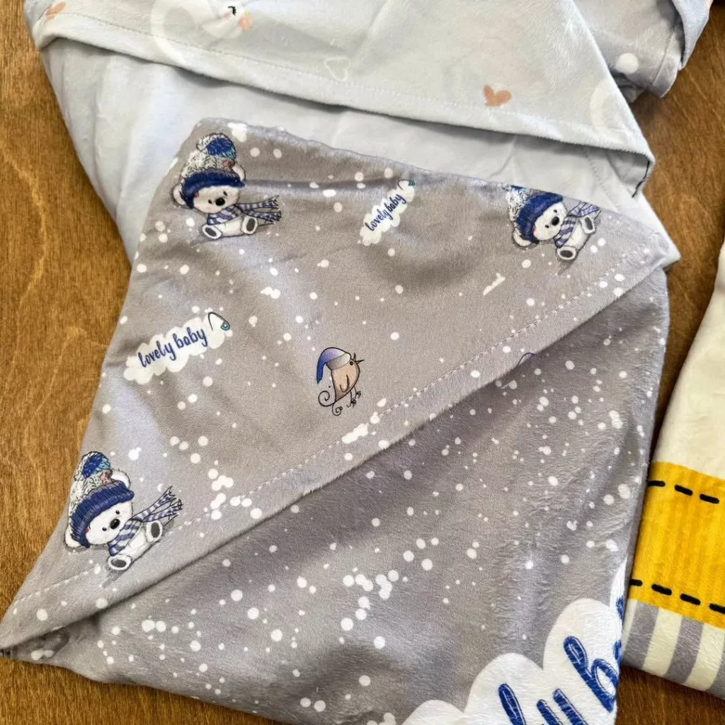 پتو مخمل دورپیچ با تم طوسی کد ۵۷۳۸