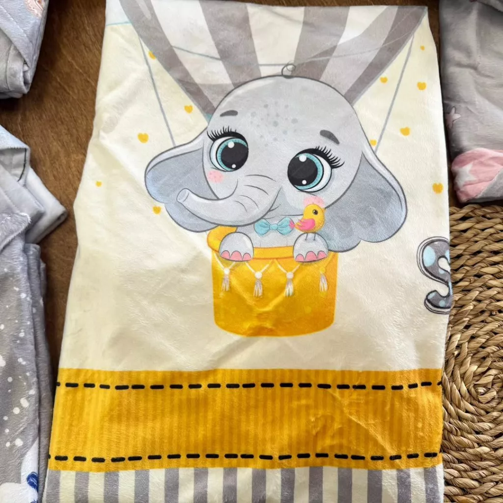 پتو مخمل دورپیچ با تم طوسی کد ۵۷۳۸