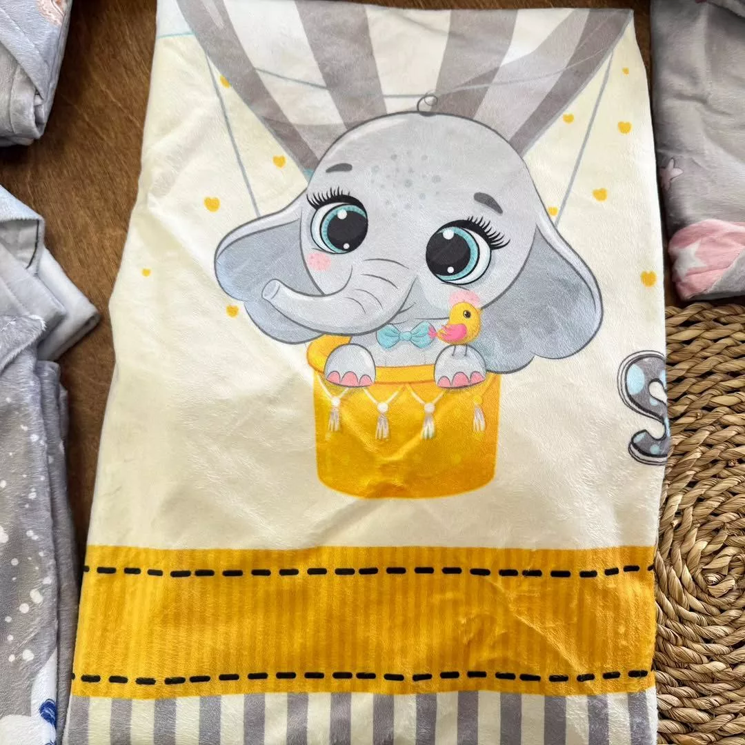 پتو مخمل دورپیچ با تم طوسی کد ۵۷۳۸