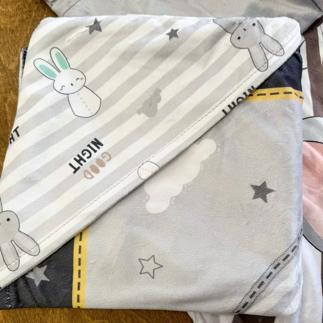 پتو مخمل دورپیچ با تم طوسی کد ۵۷۳۸