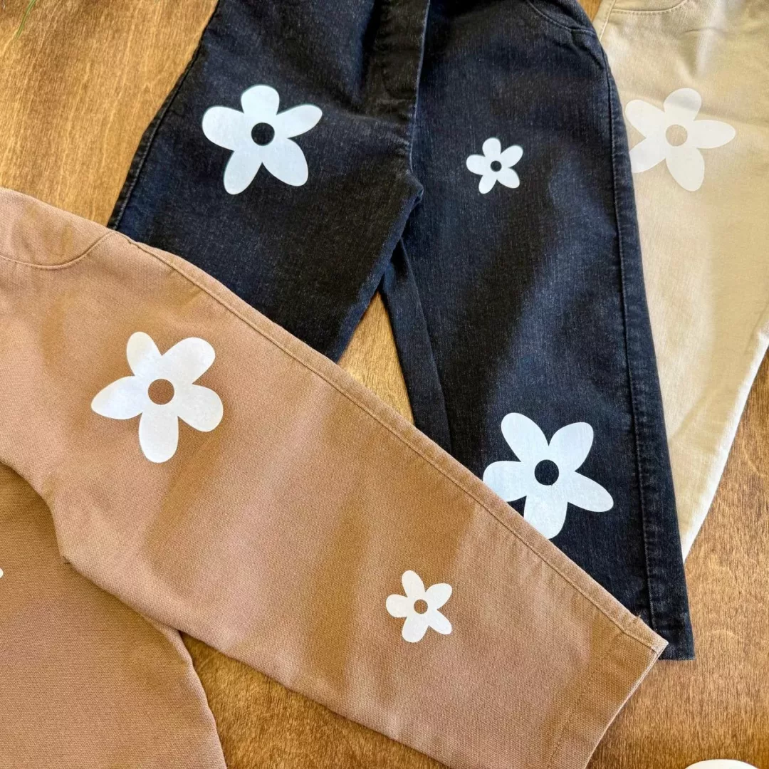 شلوار لی طرح گل سفید سایز 50 تا 70 کد 5899