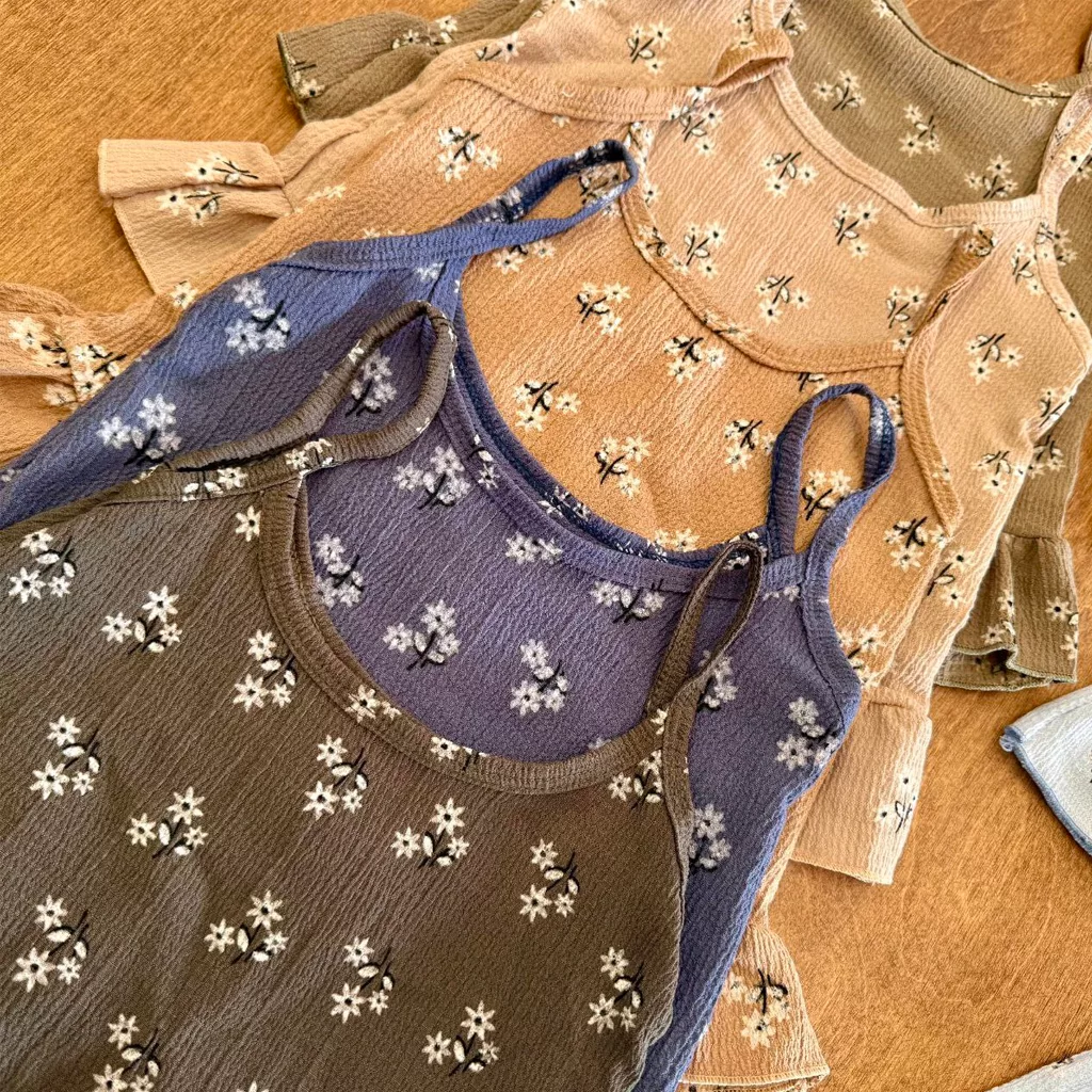 تاپ شلوارک گل سفید چین دار سایز ۴۰،۴۵ کد ۵۸۴۰