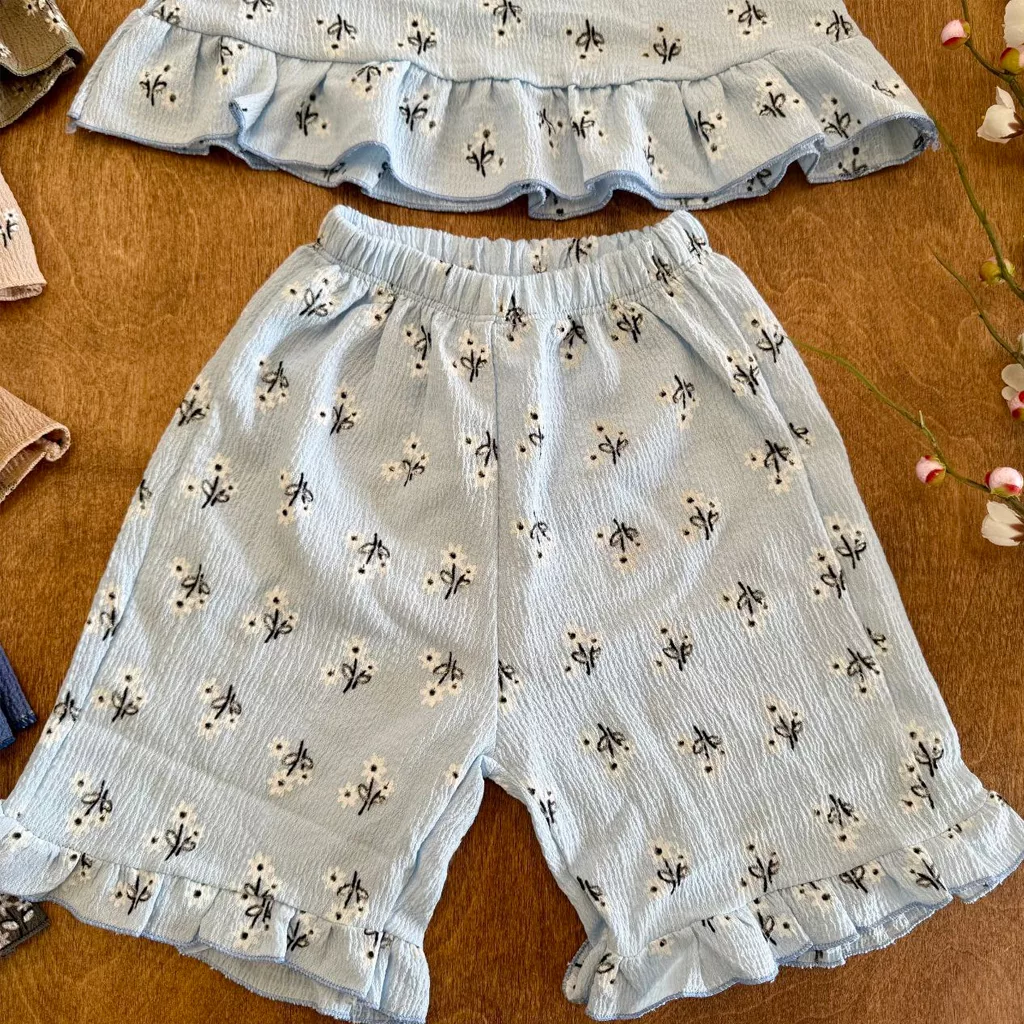 تاپ شلوارک گل سفید چین دار سایز ۴۰،۴۵ کد ۵۸۴۰