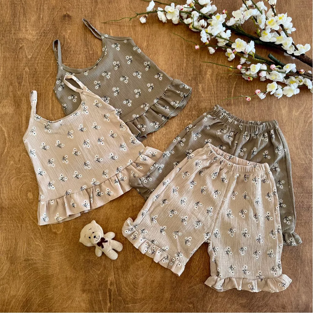 تاپ شلوارک گل سفید چین دار سایز ۴۰،۴۵ کد ۵۸۴۰