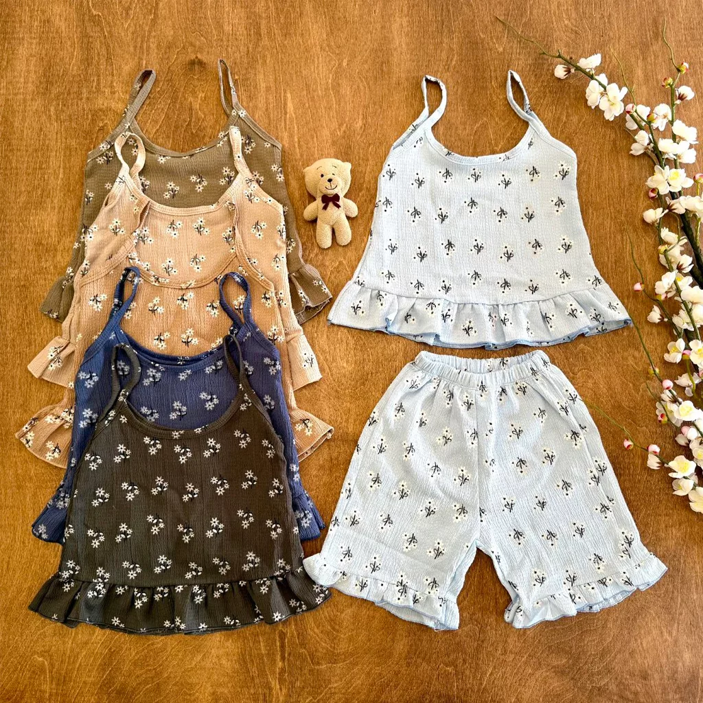 تاپ شلوارک گل سفید چین دار سایز ۴۰،۴۵ کد ۵۸۴۰