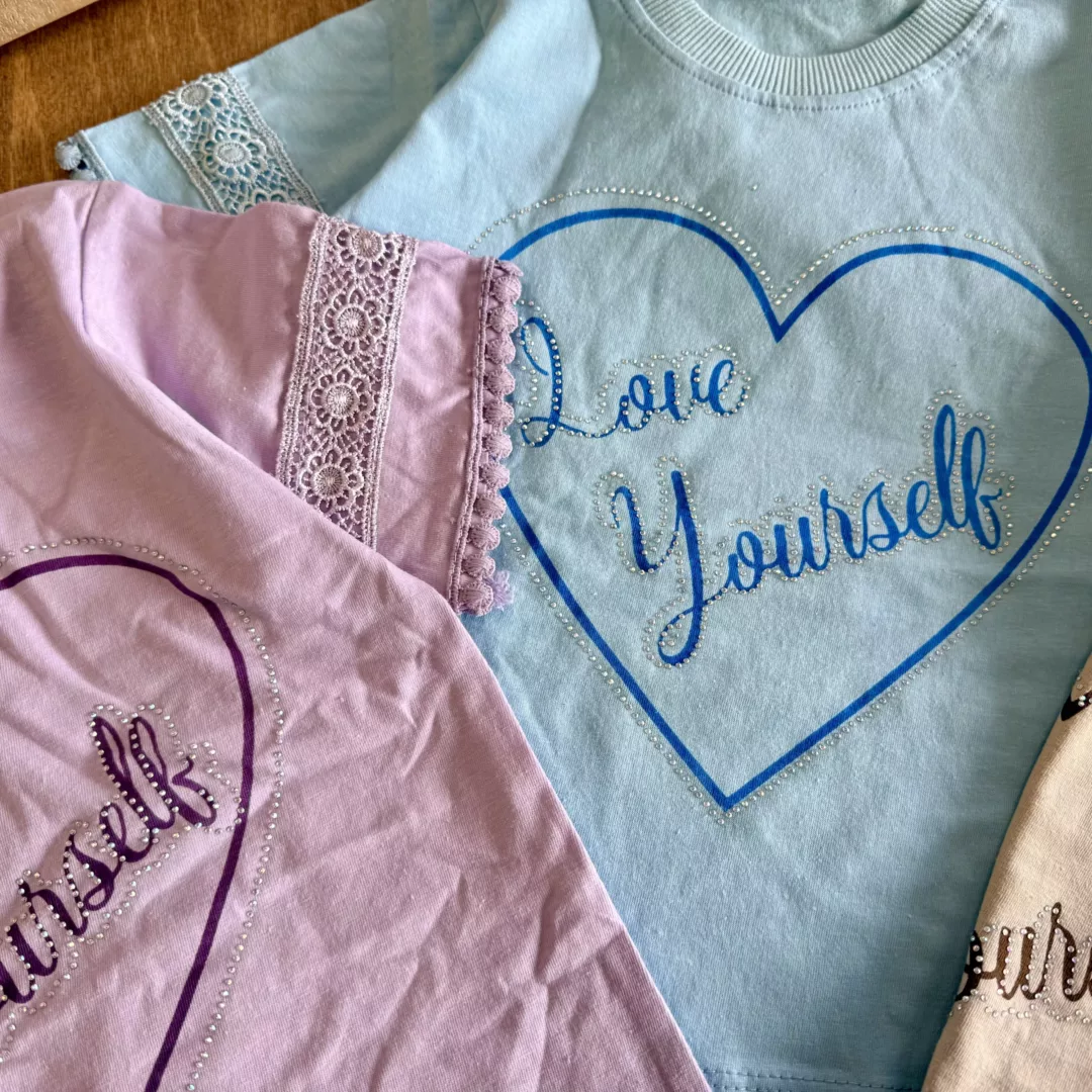 تیشرت شلوارک قلبی نگین دار love your self کد 6056