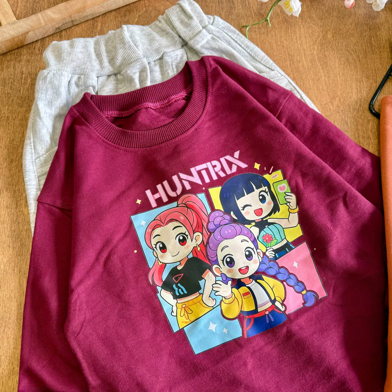 بلوز شلوار سه دختر Huntrix سایز 45،50 کد 7081